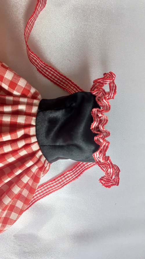 Černo-červené kostkované šatičky pro Barbie — foto 3