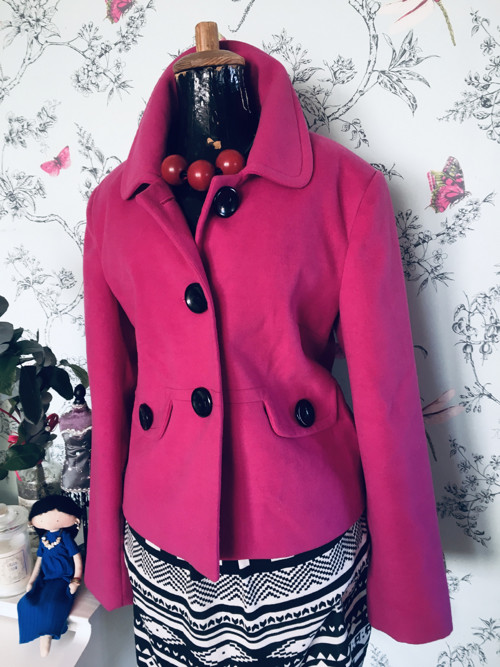 Kabátek retro look, fuchsiový — foto 2