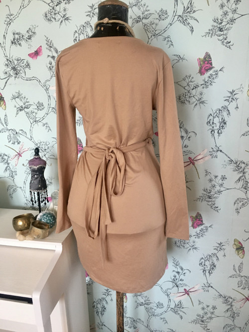 Zavinovací šaty camel — foto 3