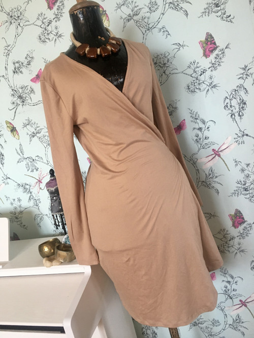Zavinovací šaty camel — foto 2