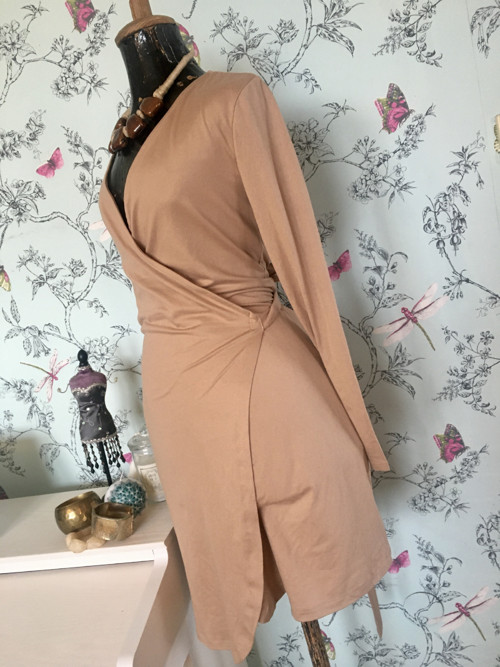 Zavinovací šaty camel — foto 4