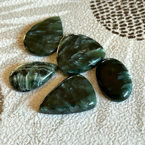 Serafinit kabošon / 19x11,5x4mm (č.1) — foto 3