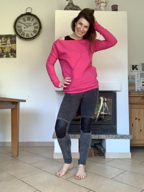 Mikina s lodičkovým výstřihem — foto 2