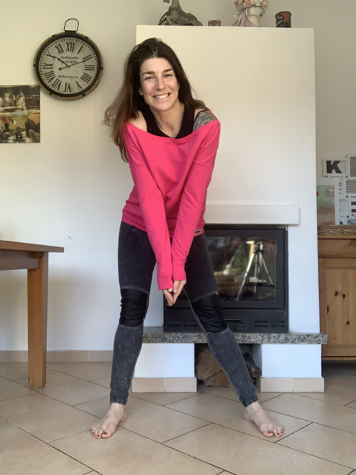Mikina s lodičkovým výstřihem — foto 3