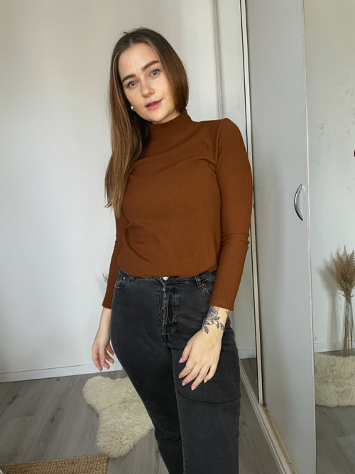 Žebrovaný rolák AMA brown — foto 5