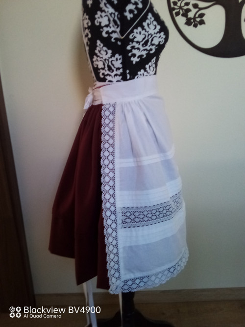 Červenice, sukně, ženský kroj (folklor) — foto 2