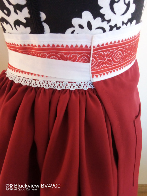 Červenice, sukně, ženský kroj (folklor) — foto 5