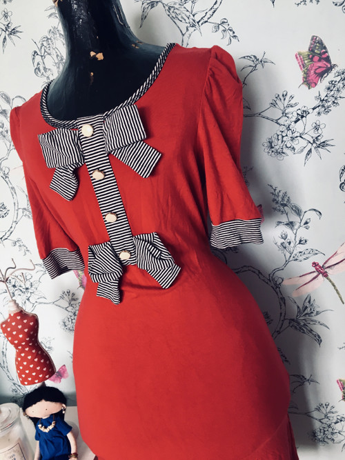 Šaty red fatale — foto 2