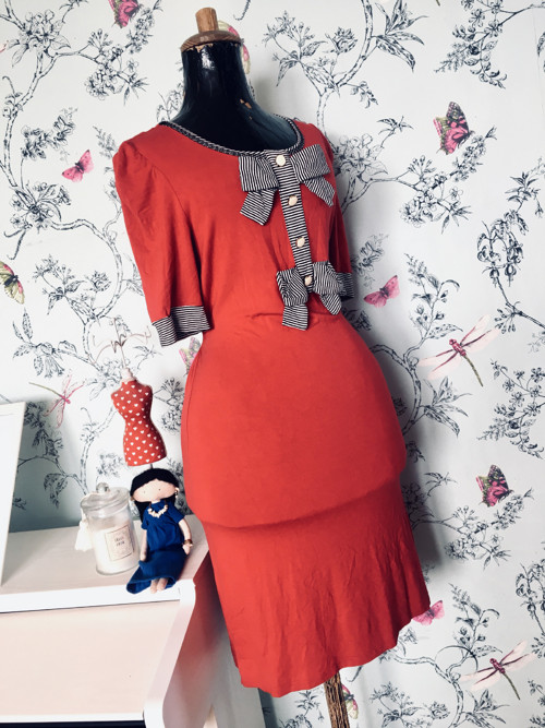 Šaty red fatale — foto 3