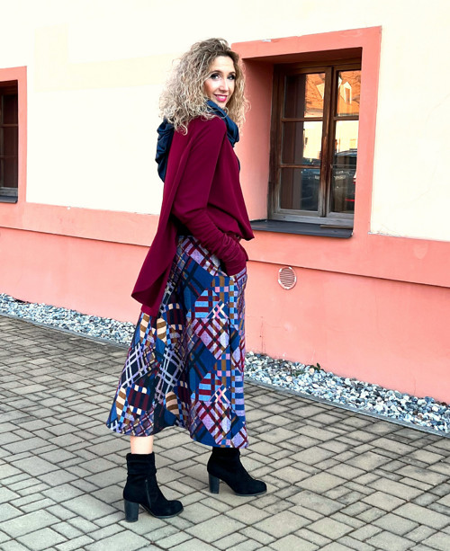 Vínové rolákové pončo — foto 5
