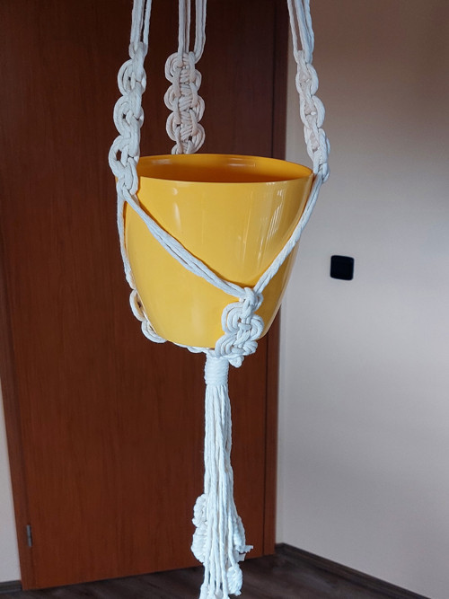 Macramé závěs na květináč — foto 2