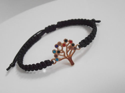 *Strom života* elegantní černý náramek (macramé) — foto 4