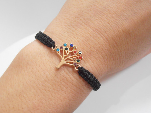 *Strom života* elegantní černý náramek (macramé) — foto 2
