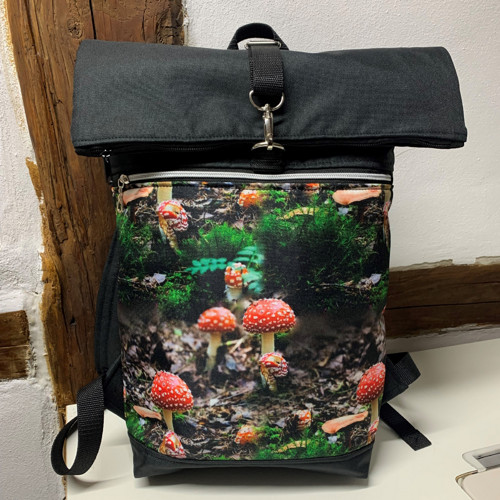 Muchomůrka + přední kapsa na zip — foto 4