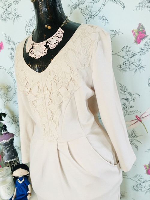 Šaty cream vintage look — foto 4