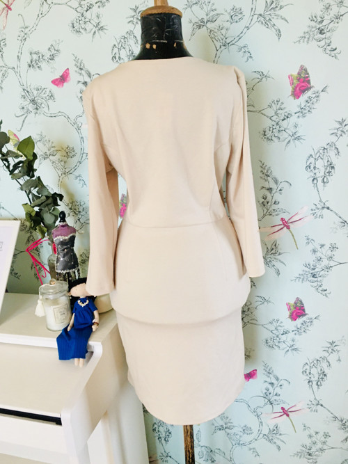 Šaty cream vintage look — foto 5