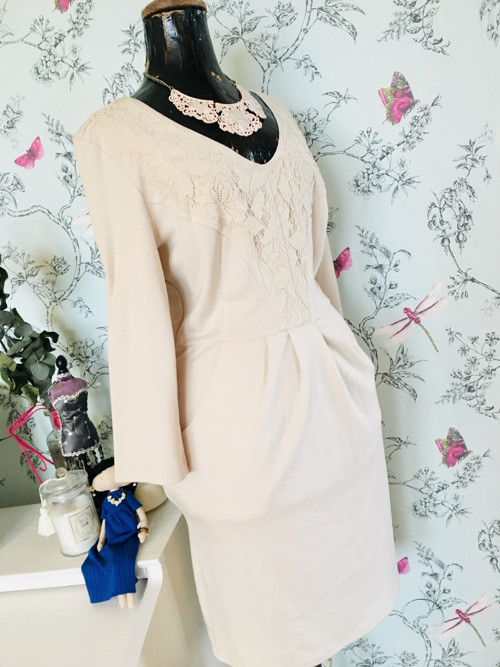 Šaty cream vintage look — foto 3