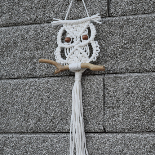 Macramé závěsná dekorace sova - bílá — foto 3