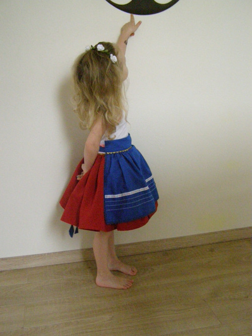 Zástěra, dětský kroj (folklor) — foto 3
