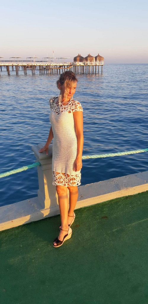 Letní háčkované šaty na pláž — foto 3