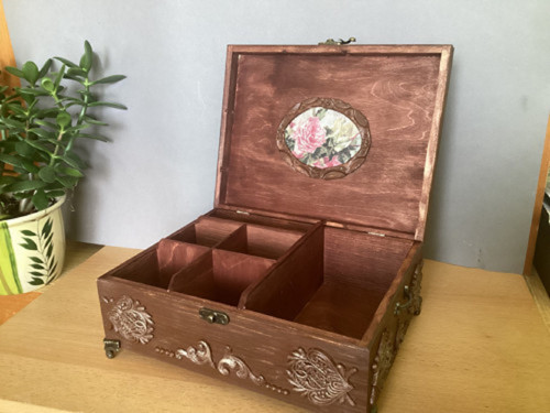 Starobylá dřevěná šperkovnice s decoupage — foto 3