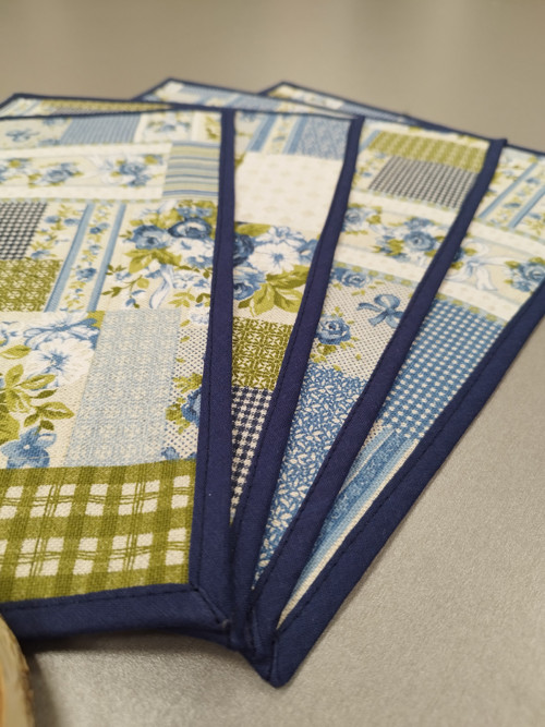 Vystužené prostírání MODRÝ PATCHWORK — foto 2