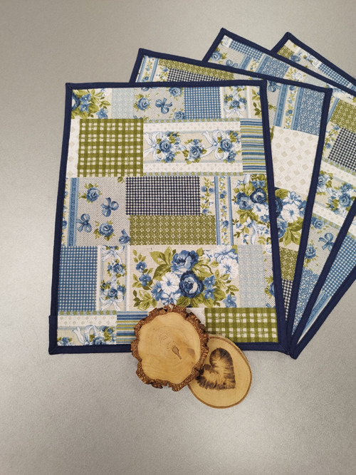 Vystužené prostírání MODRÝ PATCHWORK — foto 3