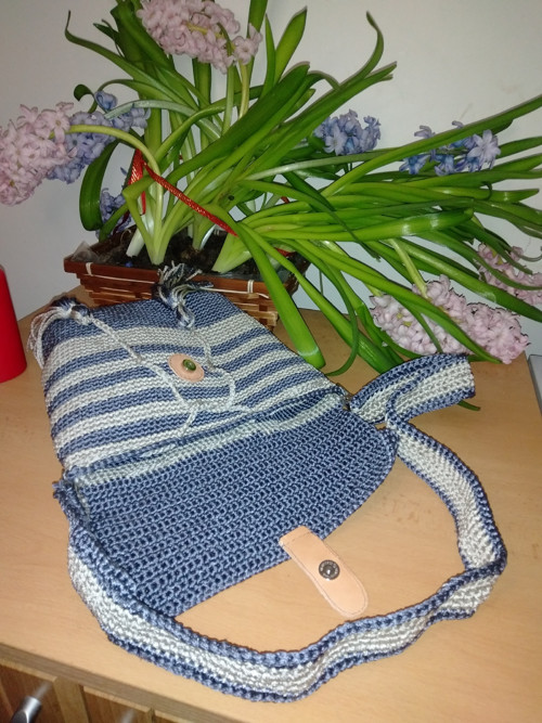Háčkovaná kabelka s pevným dnem — foto 2