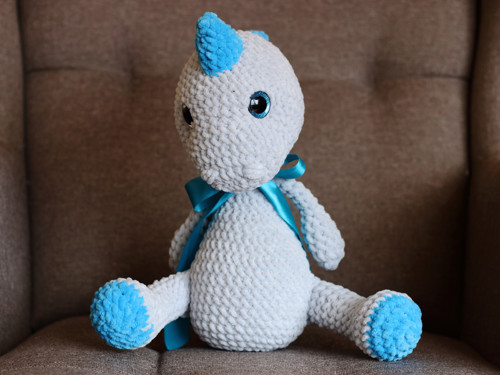 Háčkovaný dinosaurus tyrkysový 40 cm — foto 5