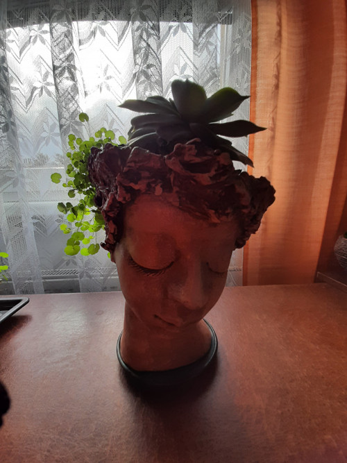 Květináč- dívčí hlava — foto 2