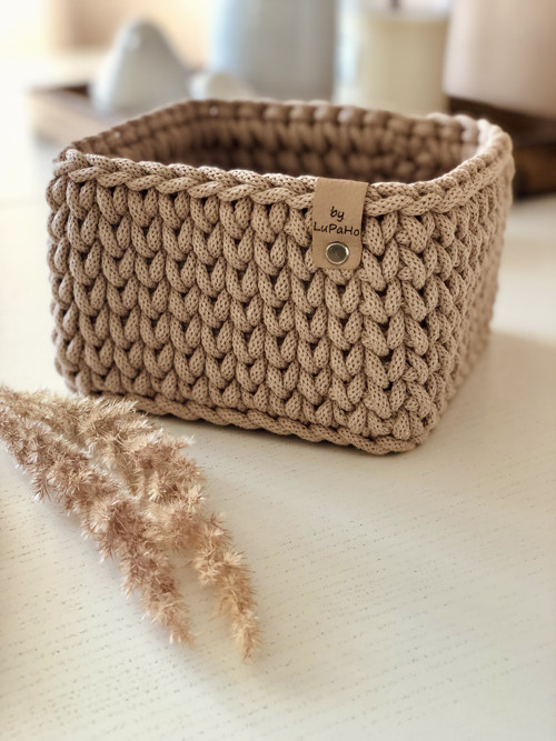 Háčkovaný hranatý košík 15x15cm béžový — foto 2