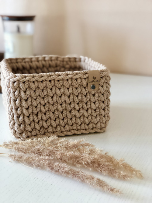 Háčkovaný hranatý košík 20x20cm béžový — foto 2