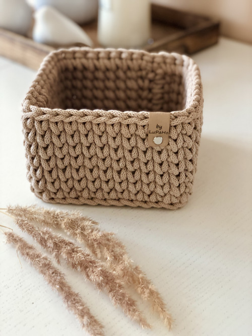 Háčkovaný hranatý košík 20x20cm béžový — foto 4