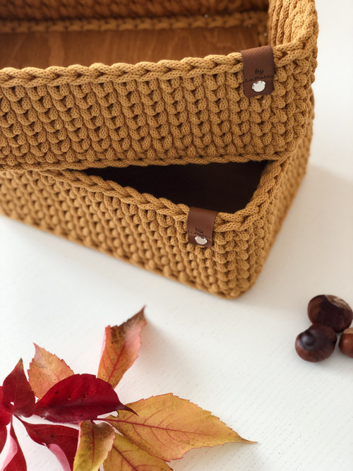 Háčkovaný hranatý košík 20x20cm hořčicový — foto 2