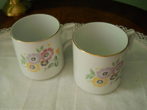 Hrnek - značený porcelán — foto 5