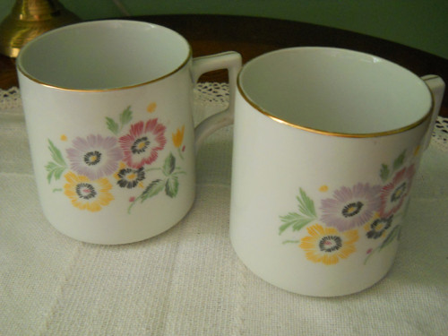 Hrnek - značený porcelán — foto 4