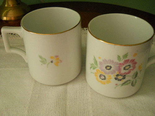 Hrnek - značený porcelán — foto 6