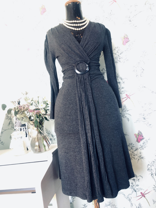 Šaty šedá elegance — foto 3
