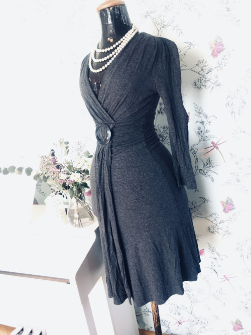 Šaty šedá elegance — foto 2