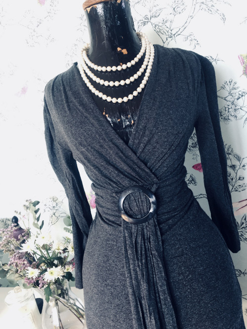 Šaty šedá elegance — foto 4