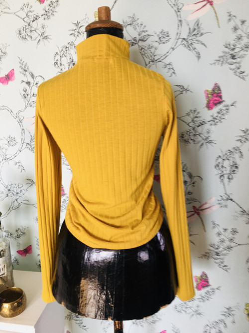 Top retro v kurkumě — foto 3