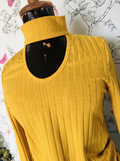 Top retro v kurkumě — foto 2