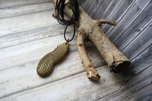 Přívěsek z drásané škumpy — foto 4