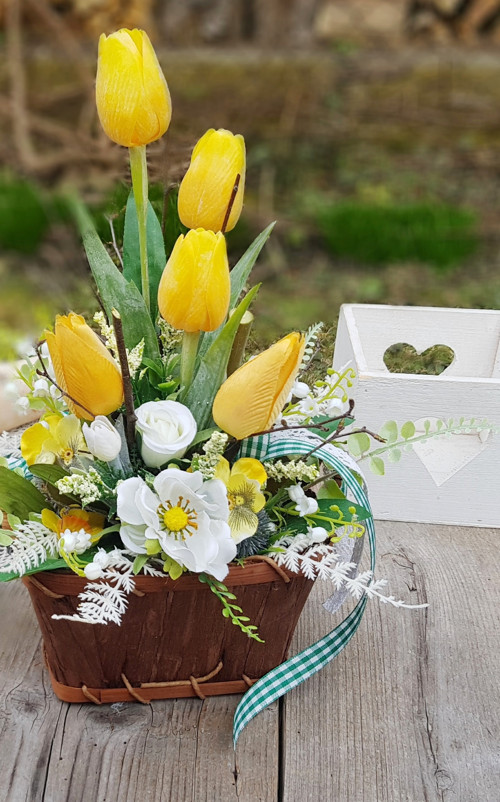 Jarní dekorace s tulipány — foto 5