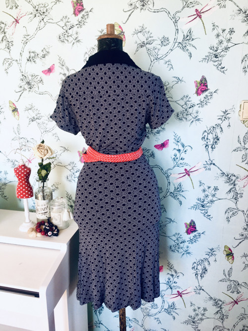 Šaty chic Paříž — foto 4