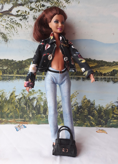Barbie s černou kabelkou — foto 2