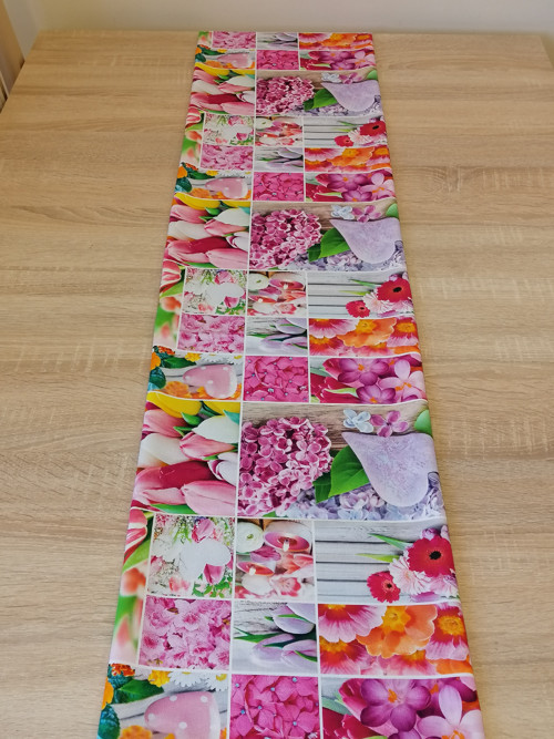 Běhoun na stůl tulipány, šeřík — foto 2