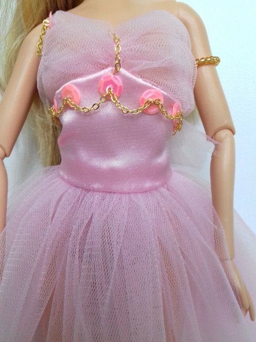Šatičky pro Barbie -slavnostní č. 6 — foto 2