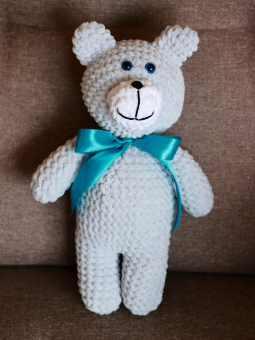 Háčkovaný medvídek šedý 33 cm — foto 3