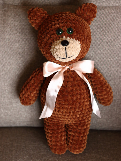 Háčkovaný medvídek hnědý 33 cm — foto 3